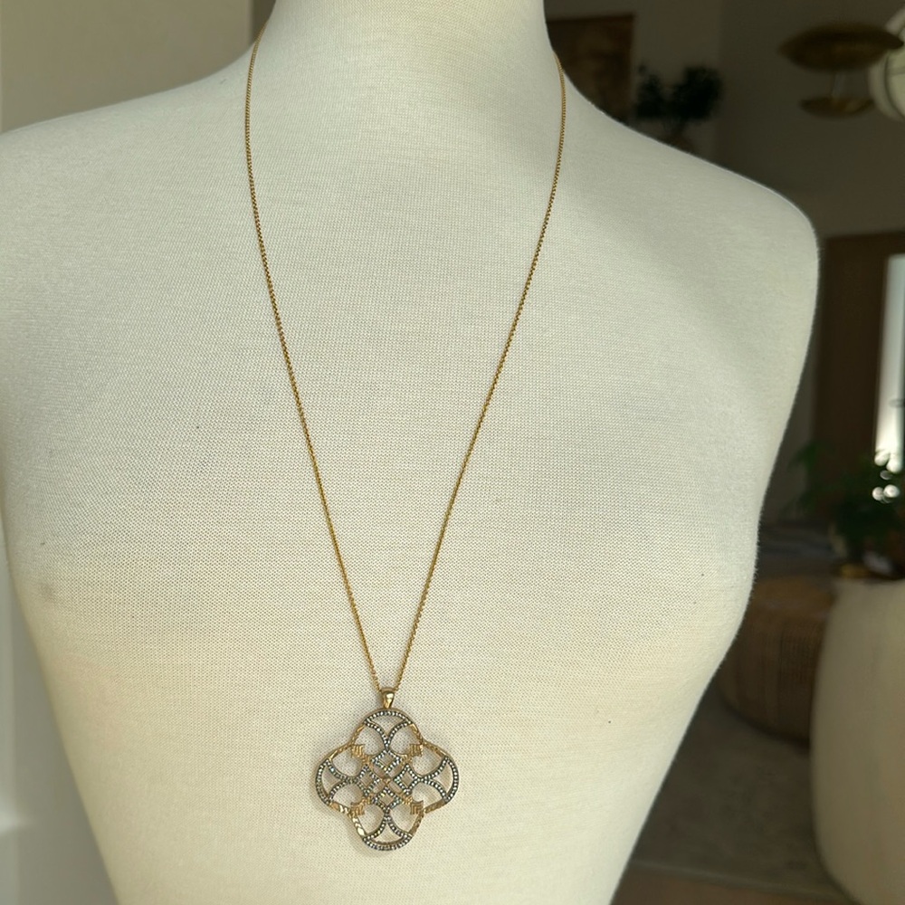 Stella & Dot Elegant Gold Pendant Necklace